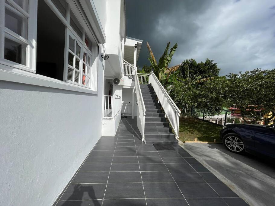 Kay Johanna Les Abymes Exterior photo